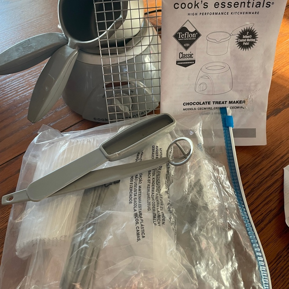 Cook’s Essentials Chocolate Treat Maker